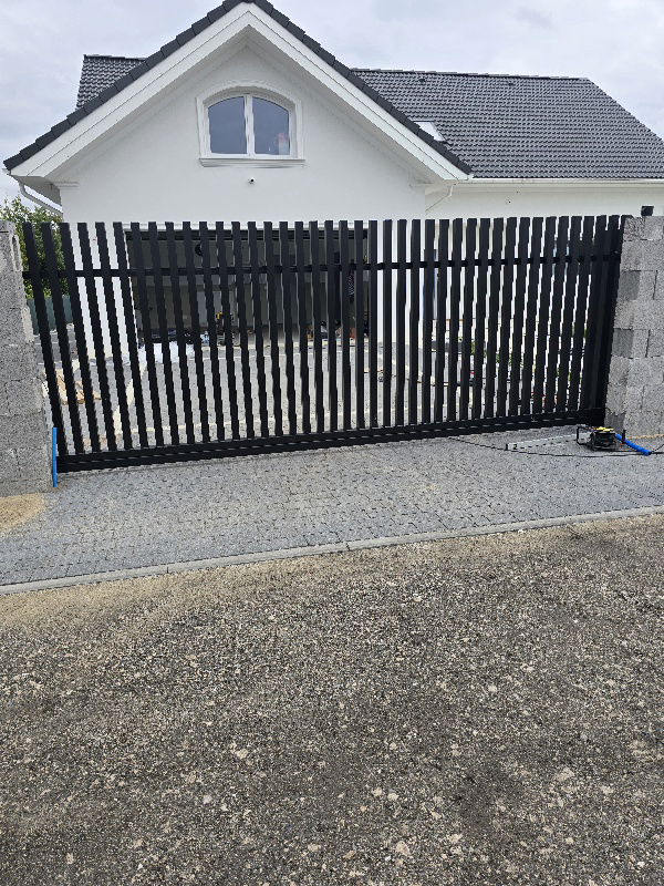 BRAMA PRZESUWNA GRZEBIENIOWA