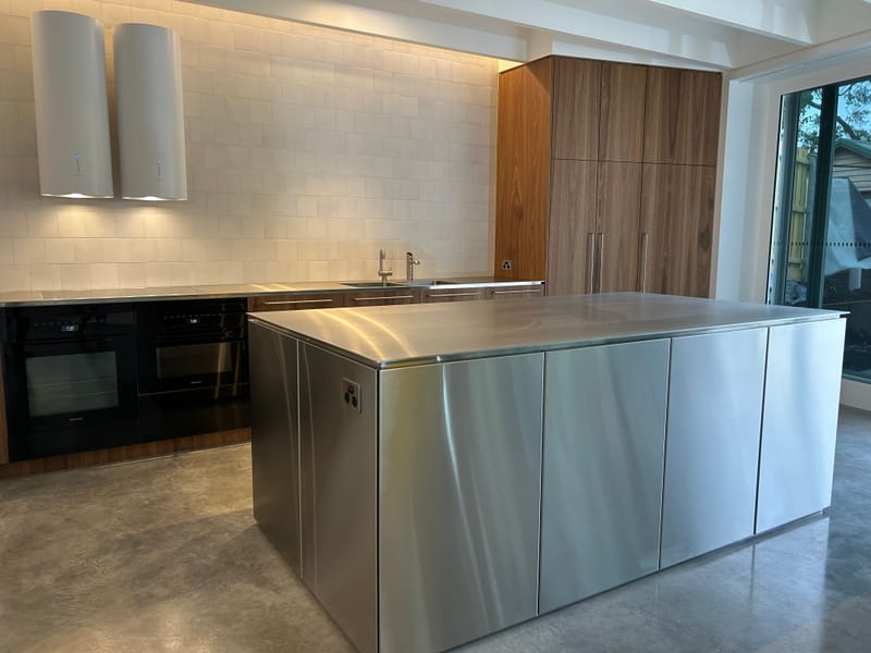 Builder: Emerath   /    Architect:  Luke Moloney Architecture