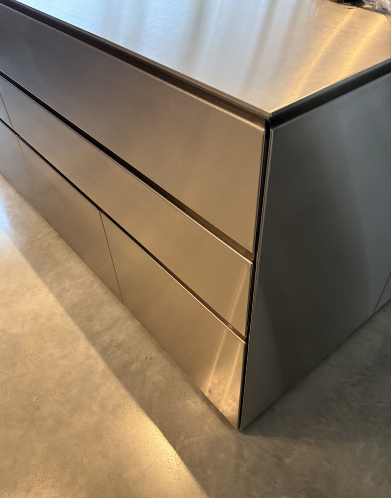 Builder: Emerath   /    Architect:  Luke Moloney Architecture