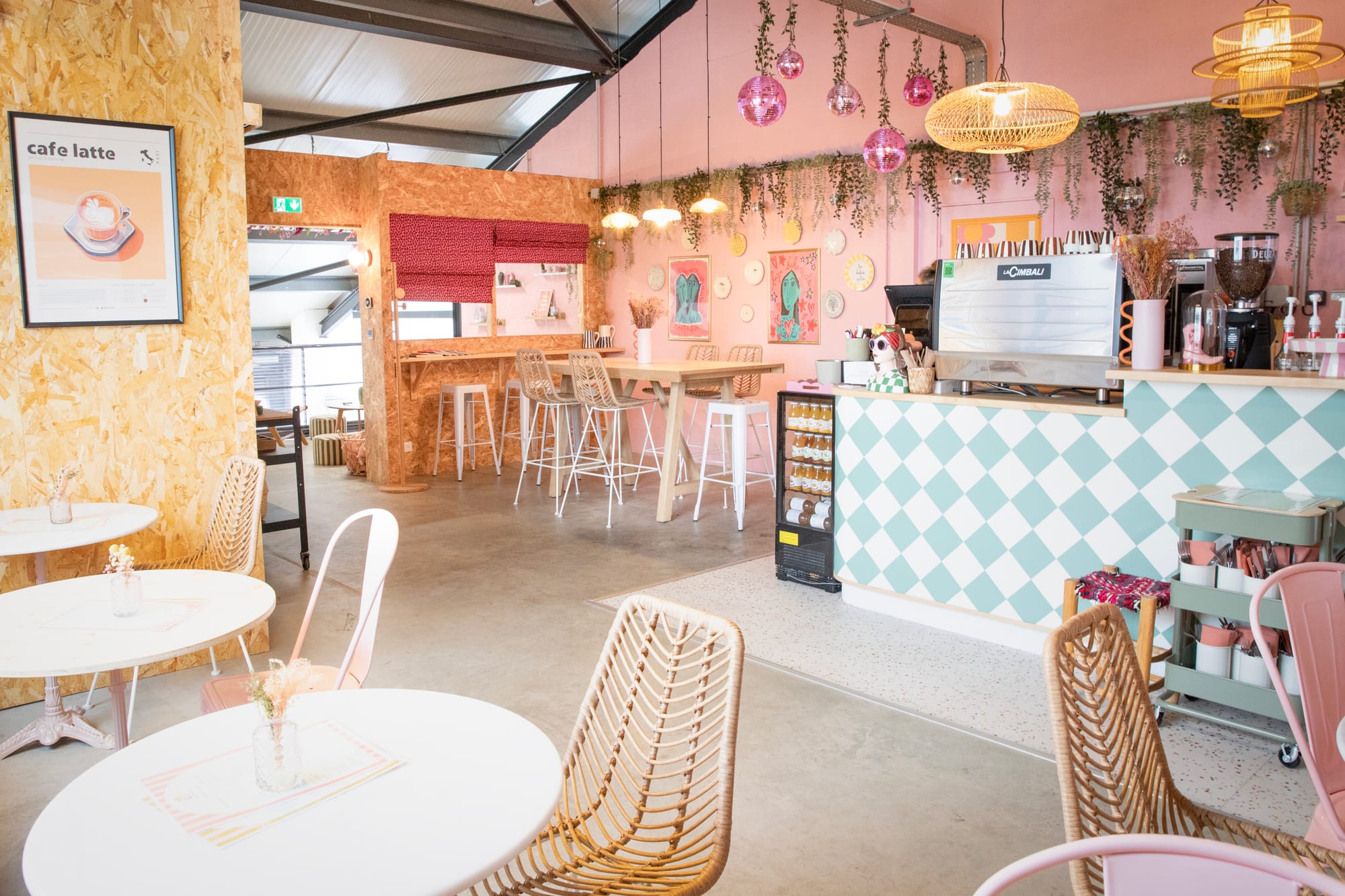 Aménagement et décoration d’un coffee shop à Saint-Pée-sur-Nivelle (Pays Basque)