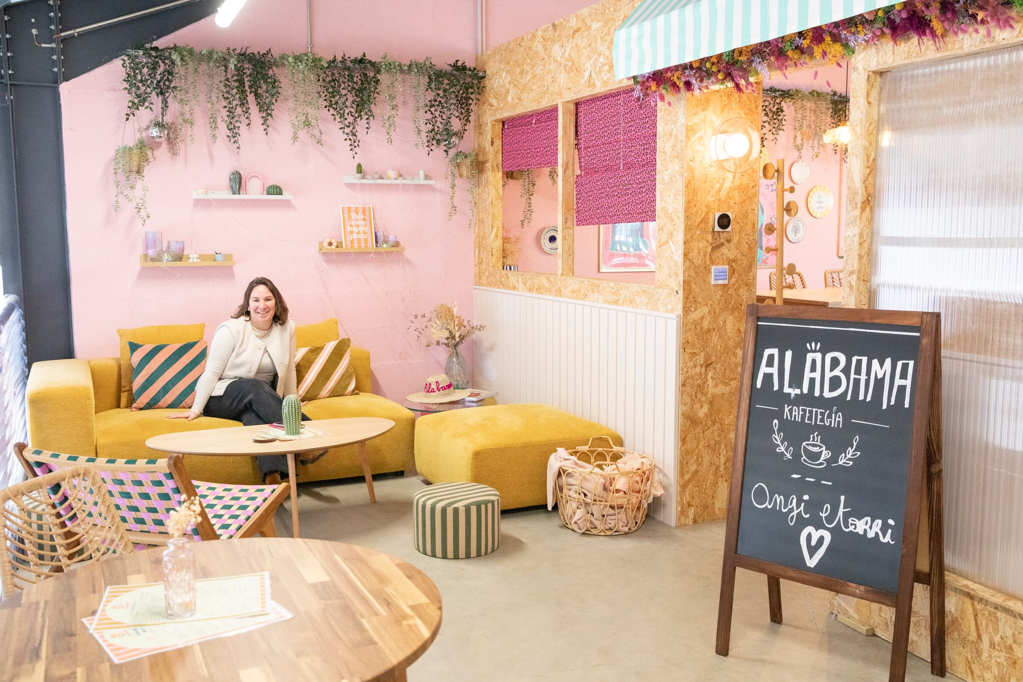 Aménagement et décoration d’un coffee shop à Saint-Pée-sur-Nivelle (Pays Basque)