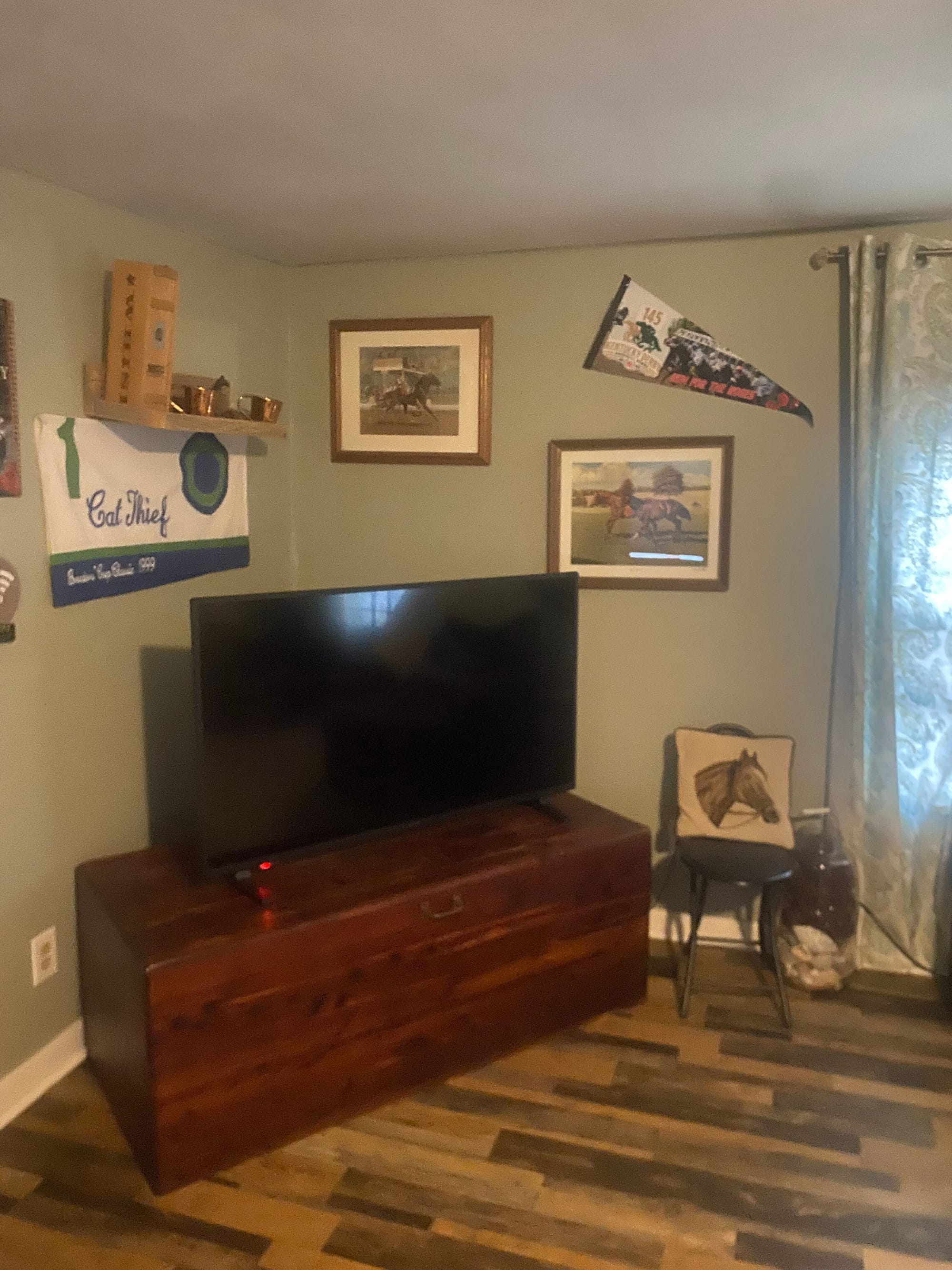 Living Room - Smart TV and WIFI