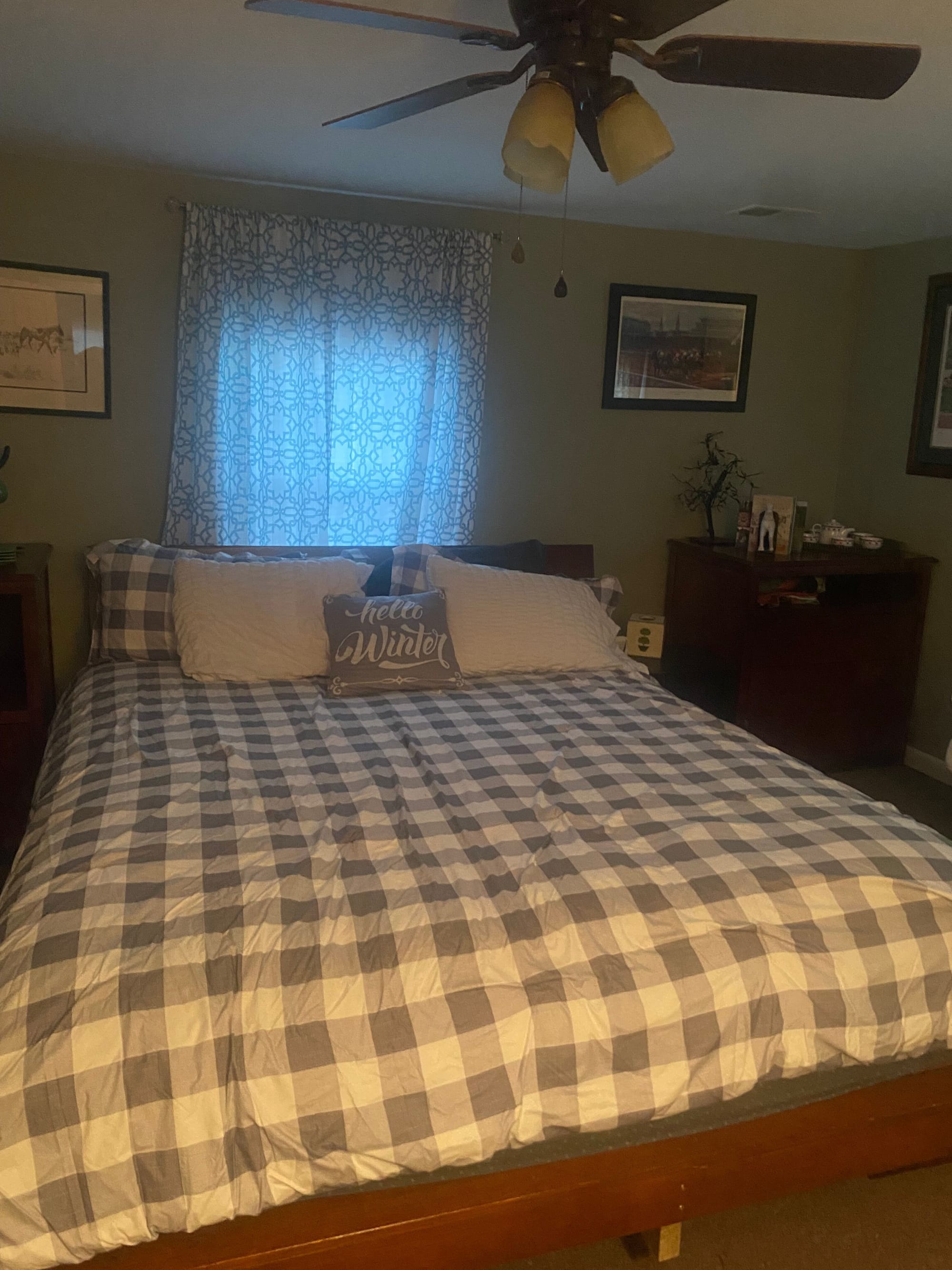 Bedroom - King size bed