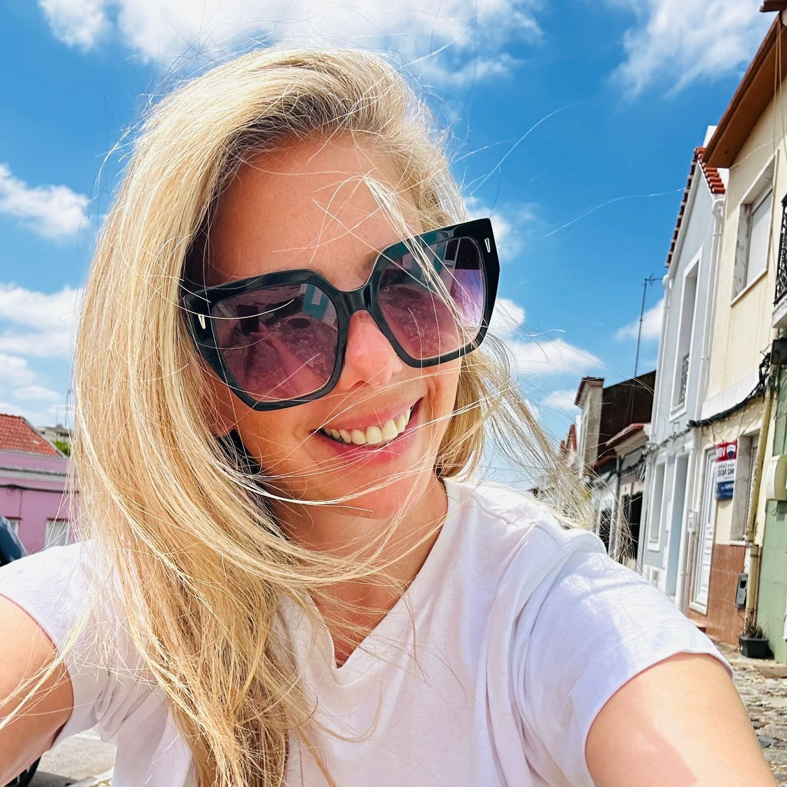 "המקום הזה של אין כלום דוחף אותך להמציא יש מאין. וזה מדהים" מירב גונן