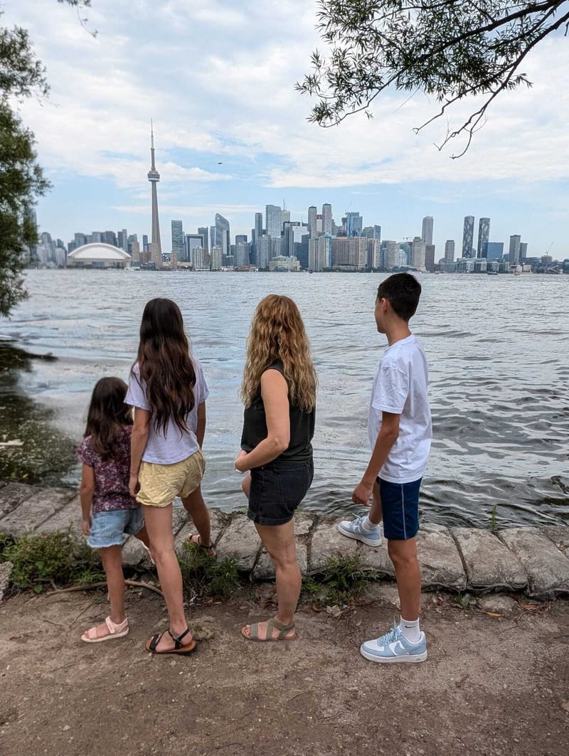 "יש אדם שעושה לך צפוף ויש אדם שעושה לך מרחבים" (מאיר אריאל)