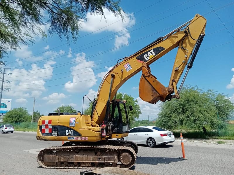 EXCAVADORA CAT 320 d