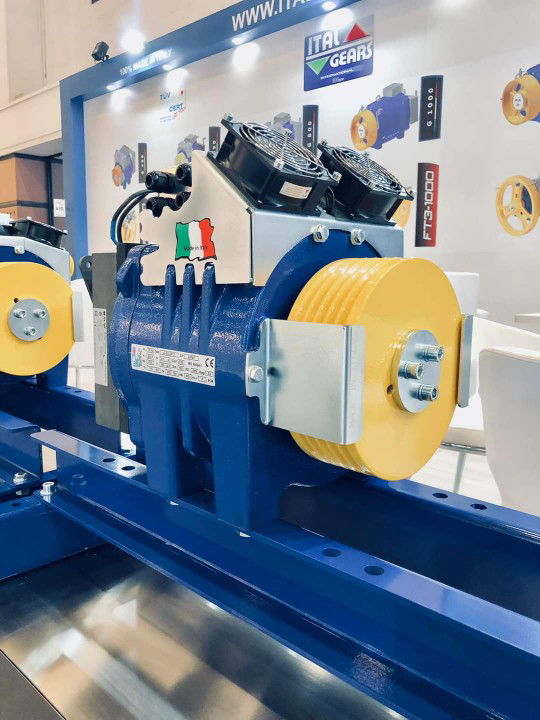 كيفية التواصل معنا لطلب مصعدك