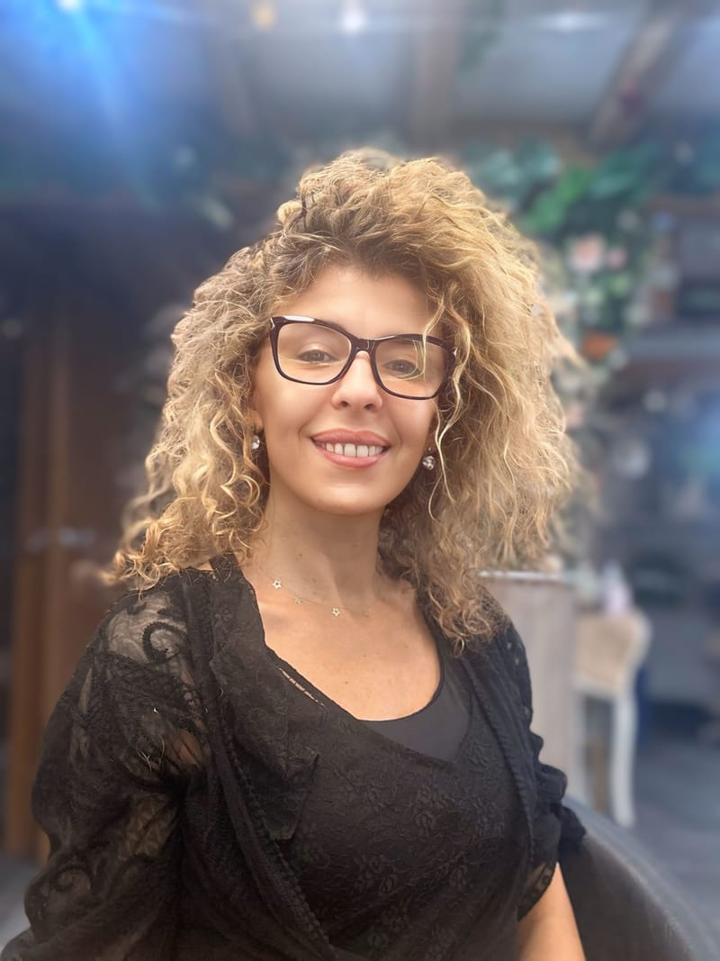 Owner-Consultant Hairstylist Cut&Blowdry