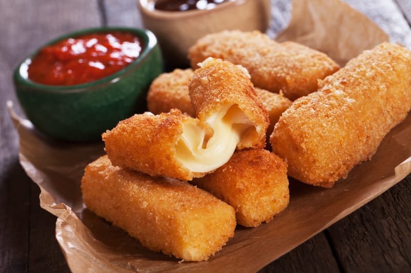 MOZZARELLA STICKS (6)