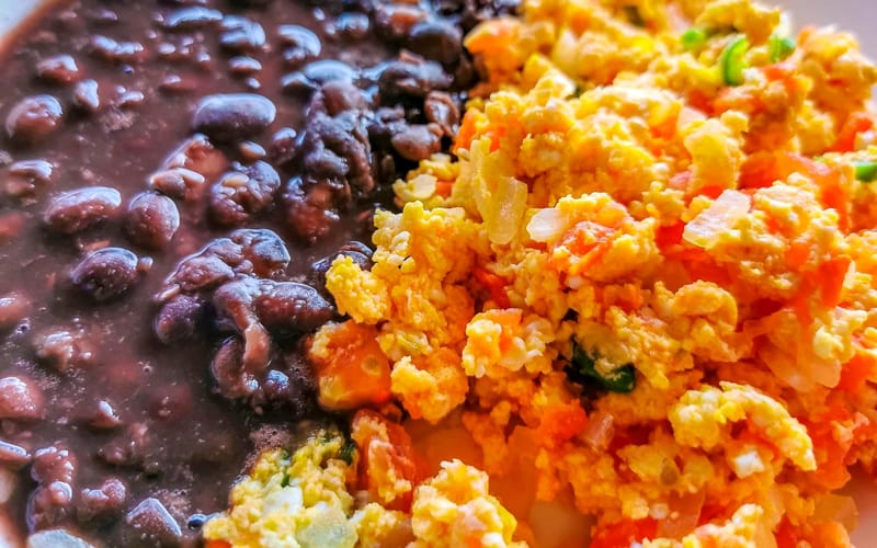 MEXICAN SAUSAGE WITH EGGS