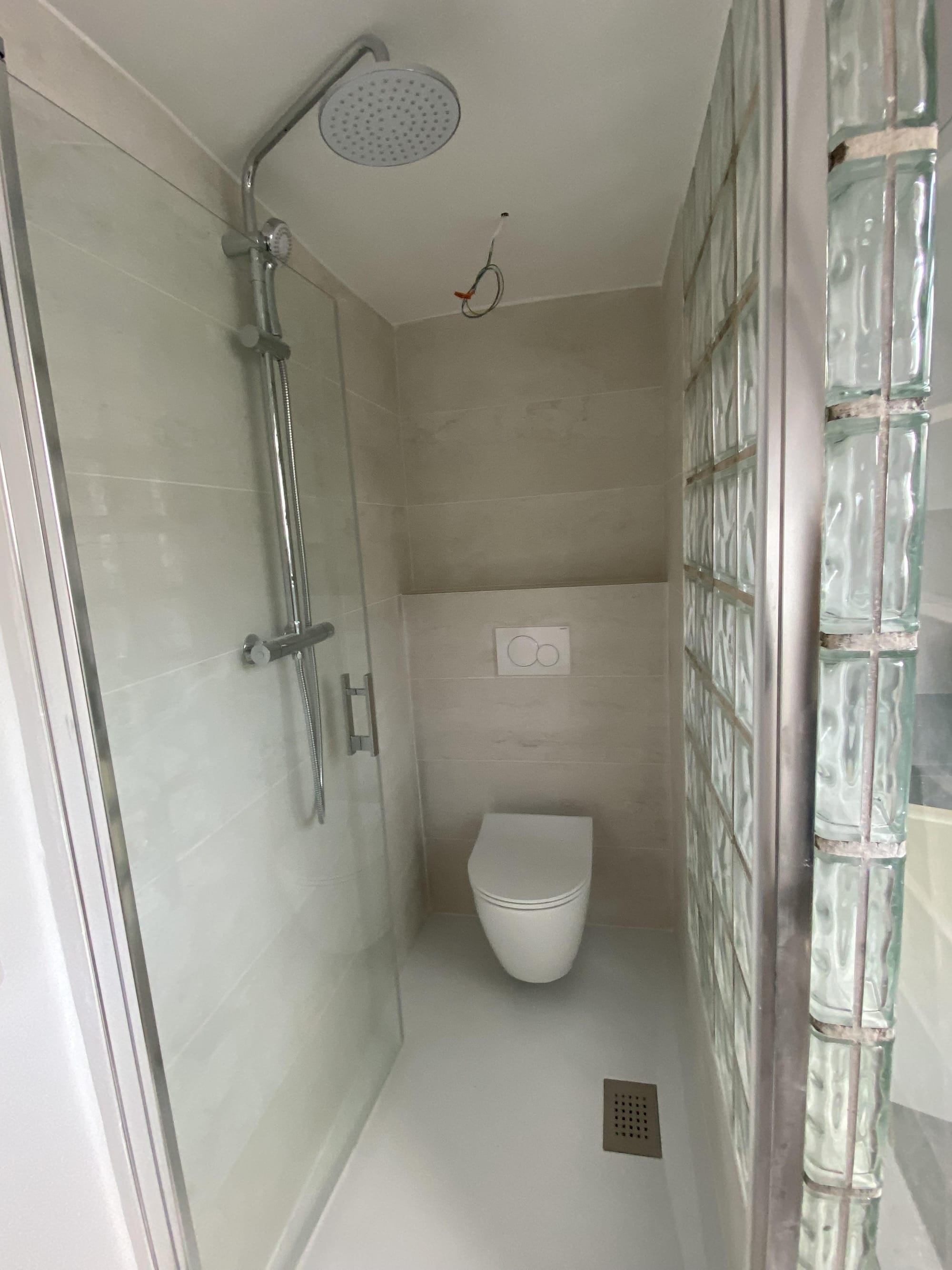 Petit appartement cosy à finir d'aménager au cœur du 9 eme