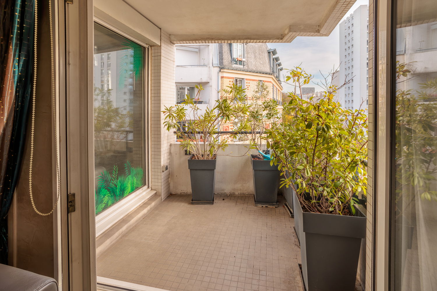 Appartement familial avec terrasse et balcon plein Sud à la lisière du 11 eme