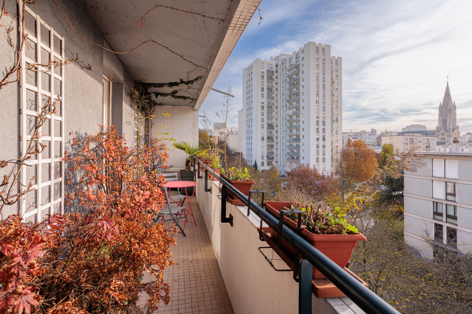 Appartement familial avec terrasse et balcon plein Sud à la lisière du 11 eme