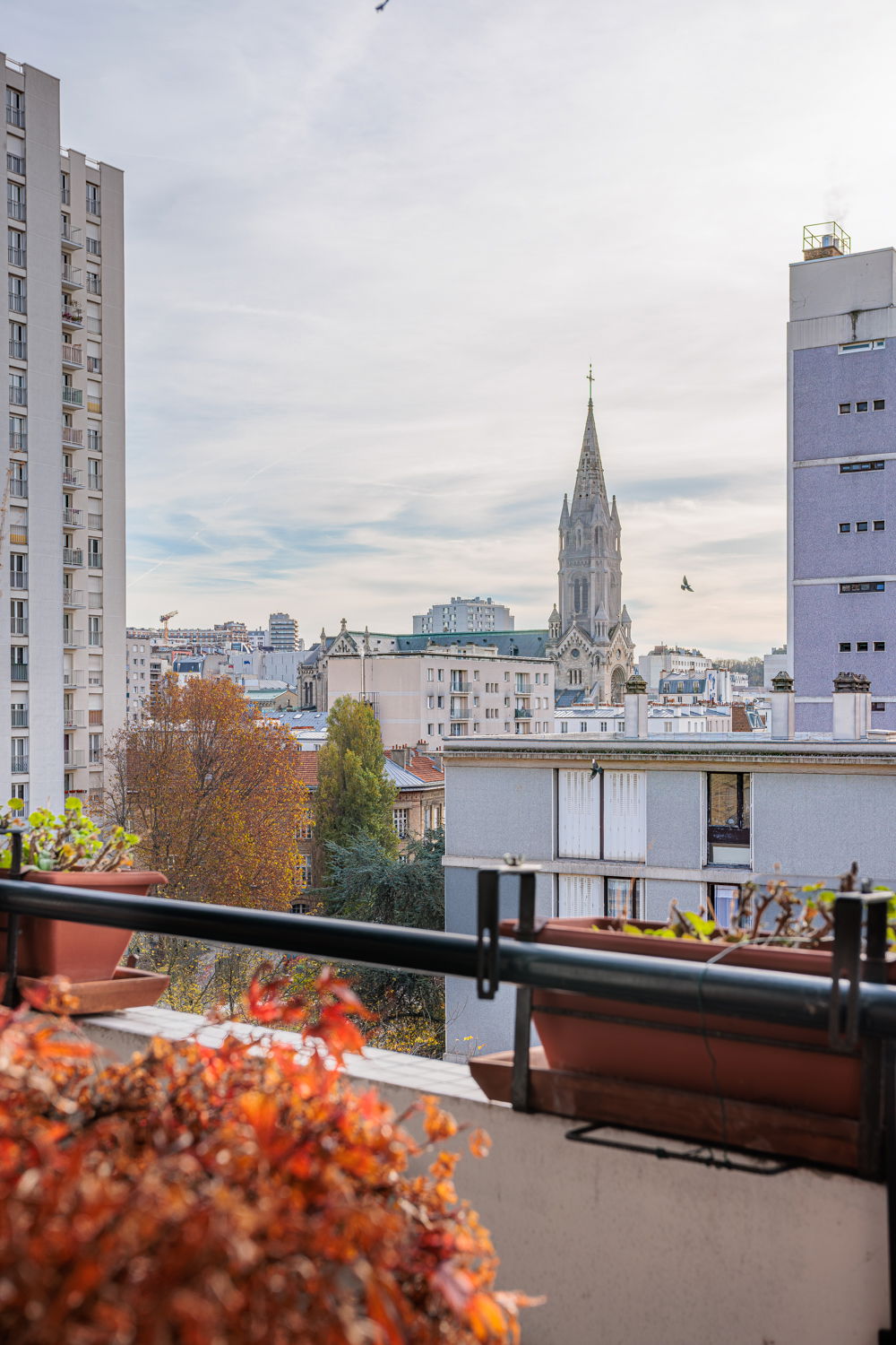 Appartement familial avec terrasse et balcon plein Sud à la lisière du 11 eme