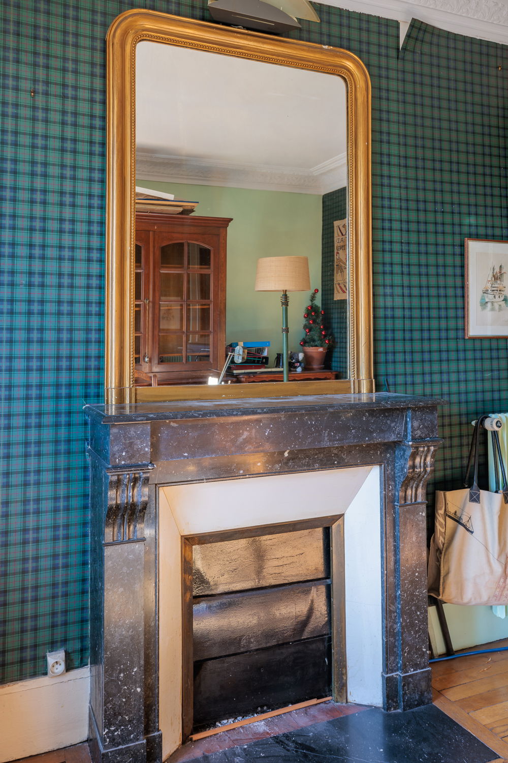 RARE - 3 pièces à rénover totalement avec le charme de l'ancien à 2 pas de Nation