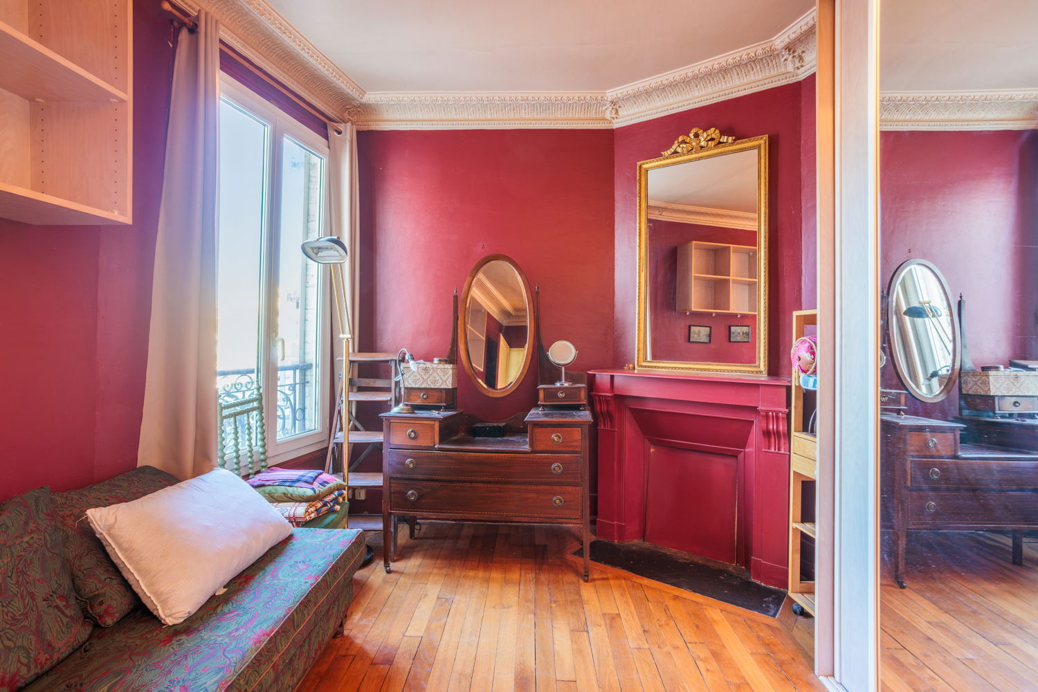 RARE - 3 pièces à rénover totalement avec le charme de l'ancien à 2 pas de Nation