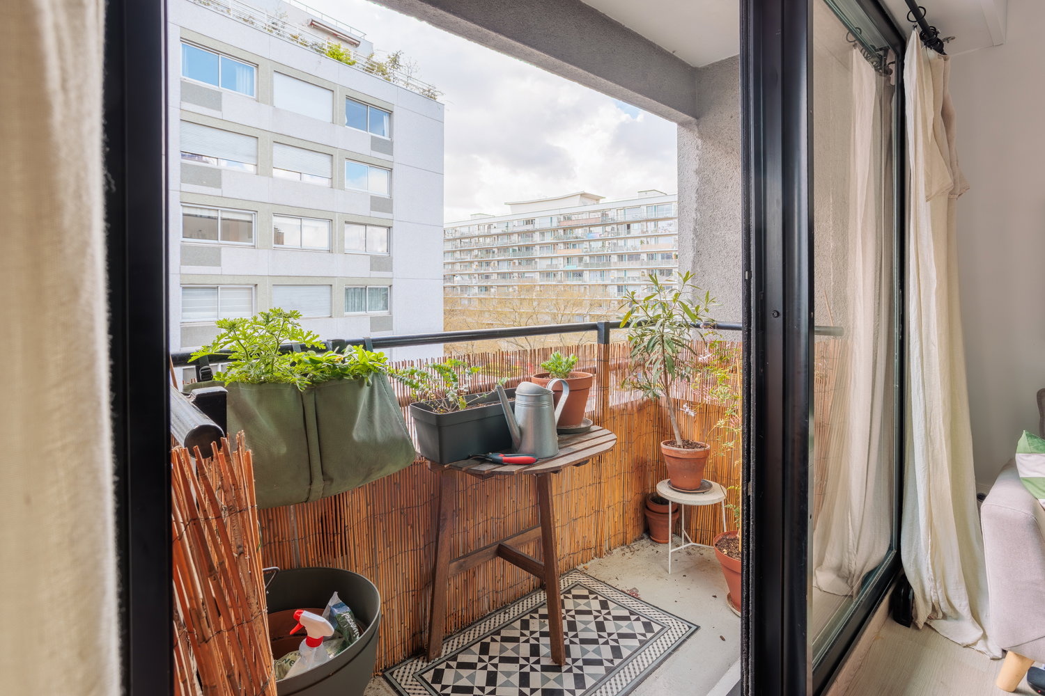 3 pièces compact avec balcon à la lisière du 11 eme