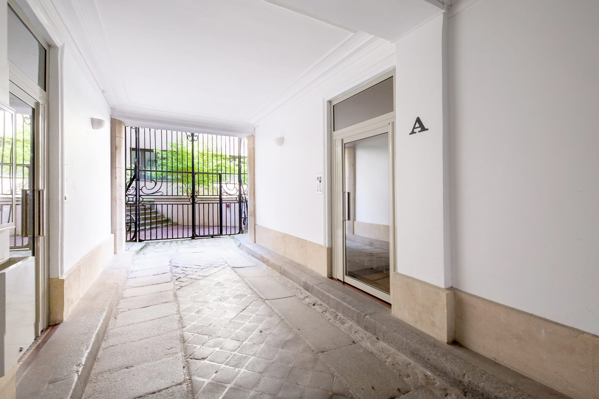 2 bedrooms apartment close to Mouffetard street (Paris 5)