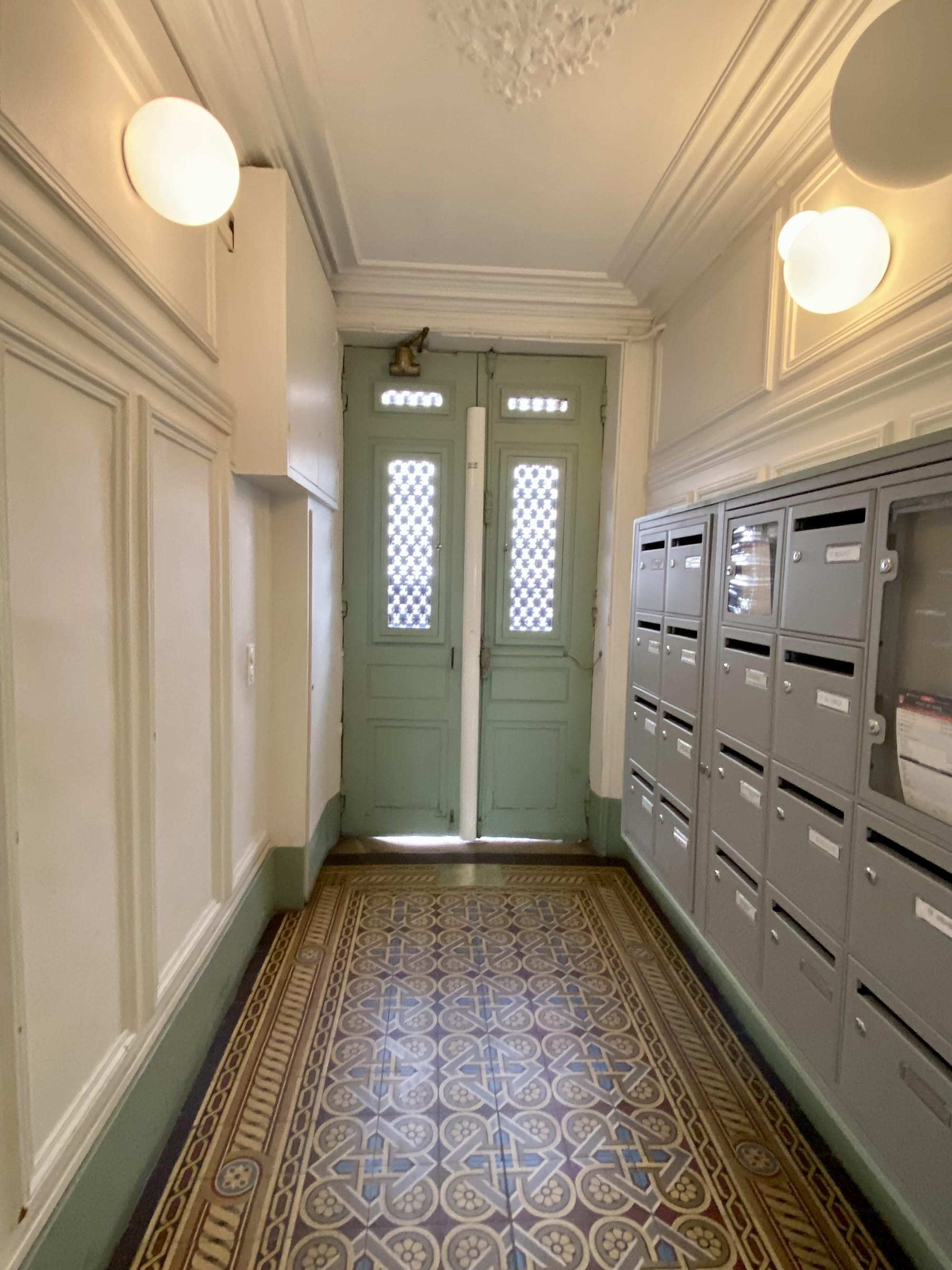 Coeur des Batignolles : 3 pièces sans perte de place avec tout le charme de l'ancien
