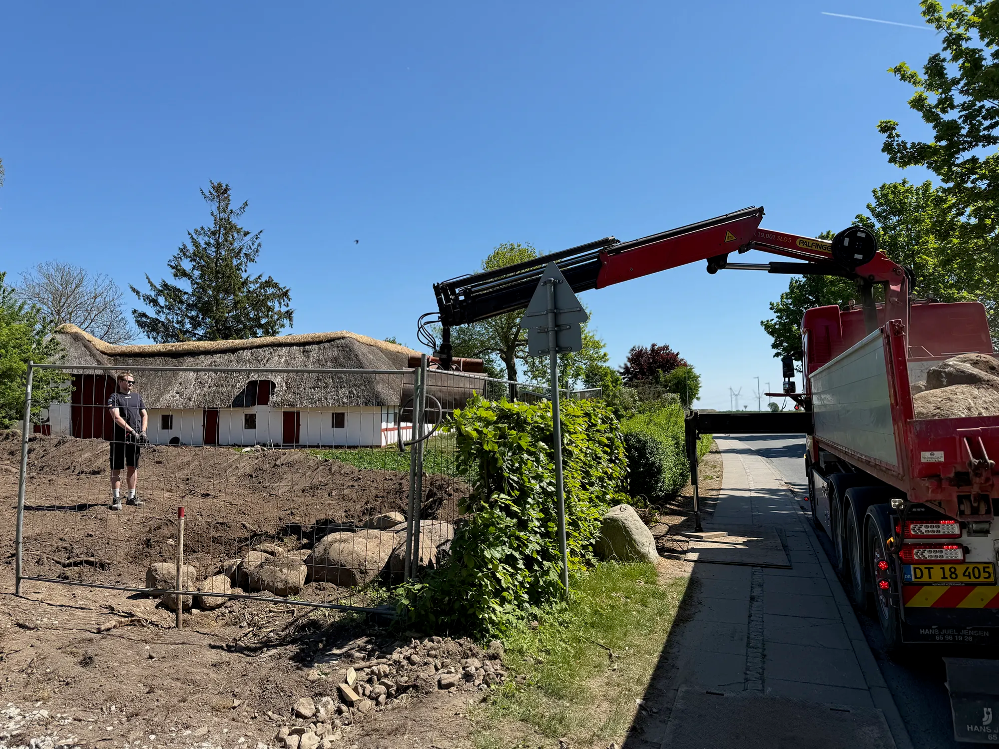 De største sten fjernes
