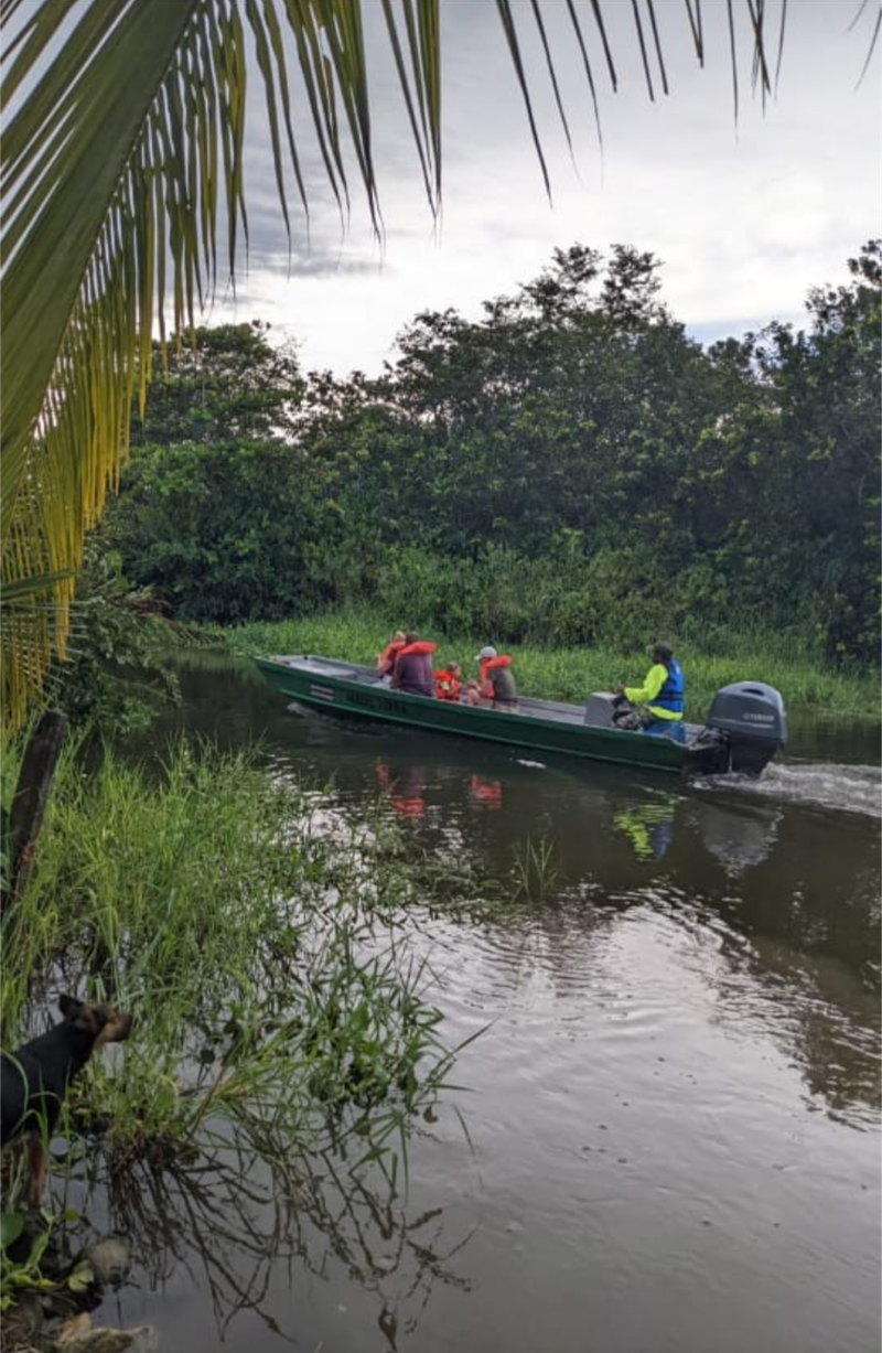 Muelle donde te esperara el bote en Bataan  de Matina de Limón