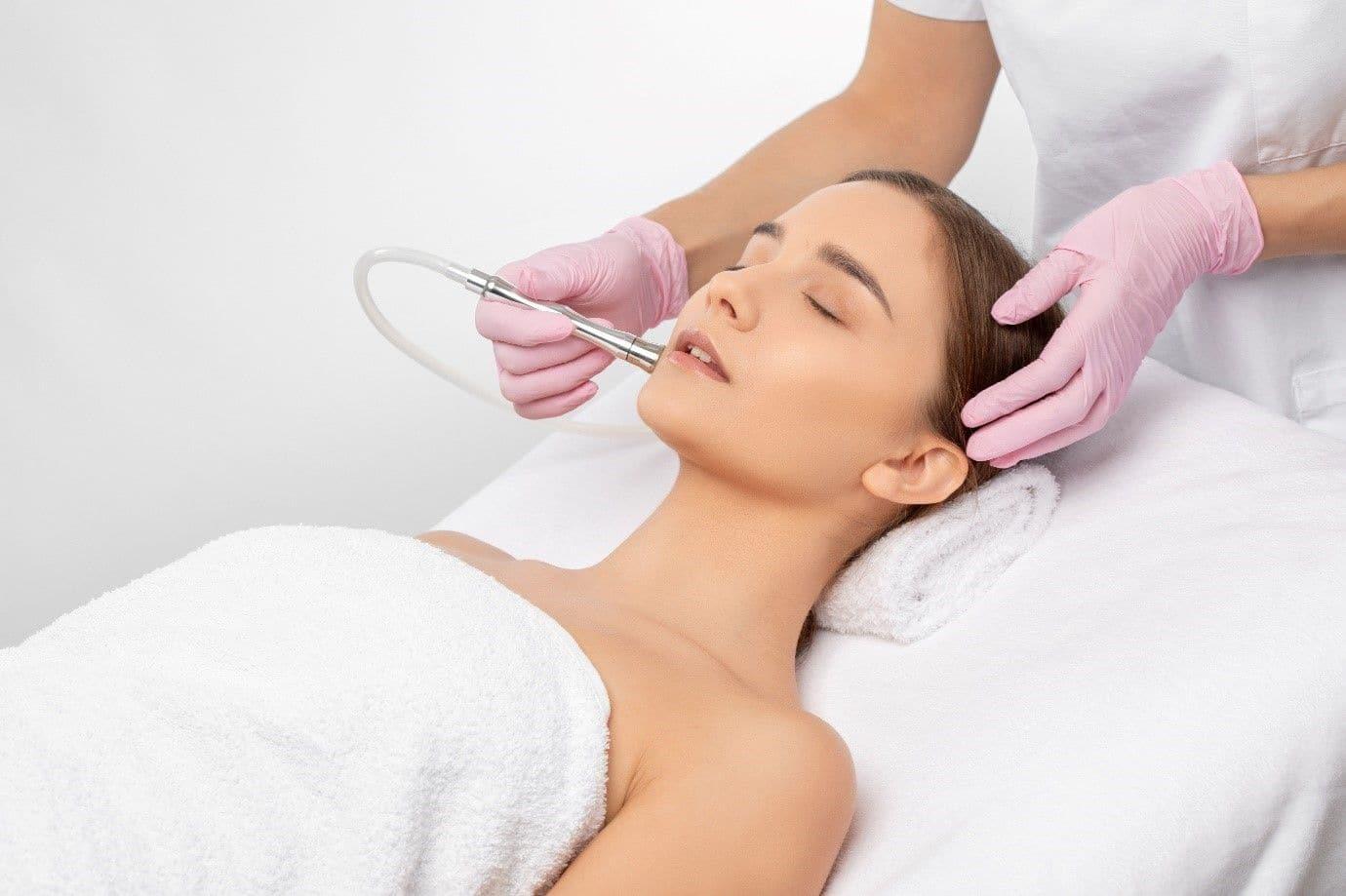 How Hydrafacial Clears Dead Skin Cells for a Fresh Look