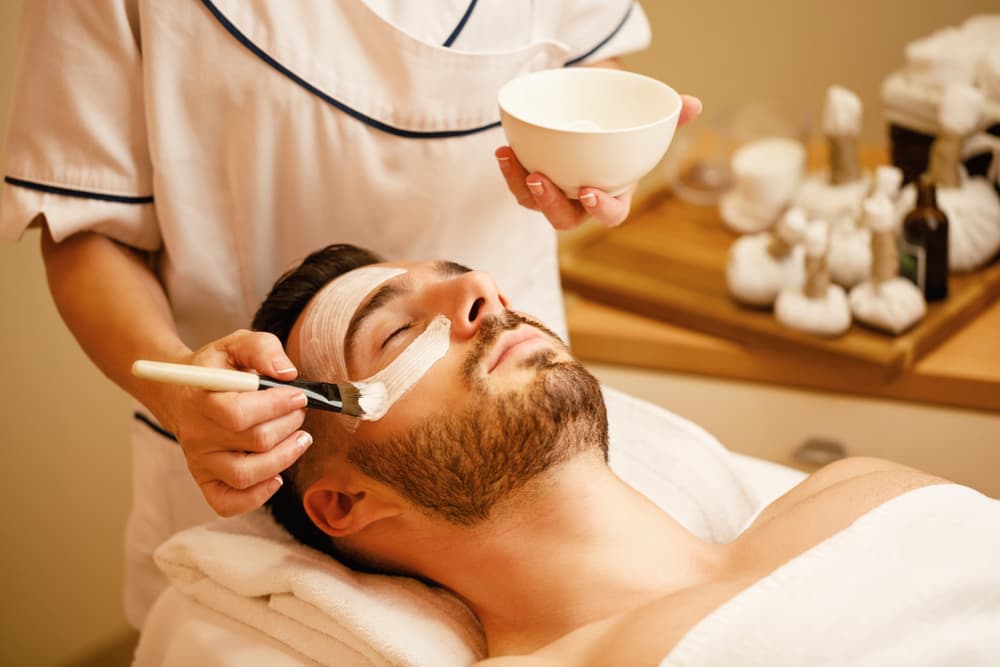 Men’s facial treatment Creates Strong Masculine Radiance Daily