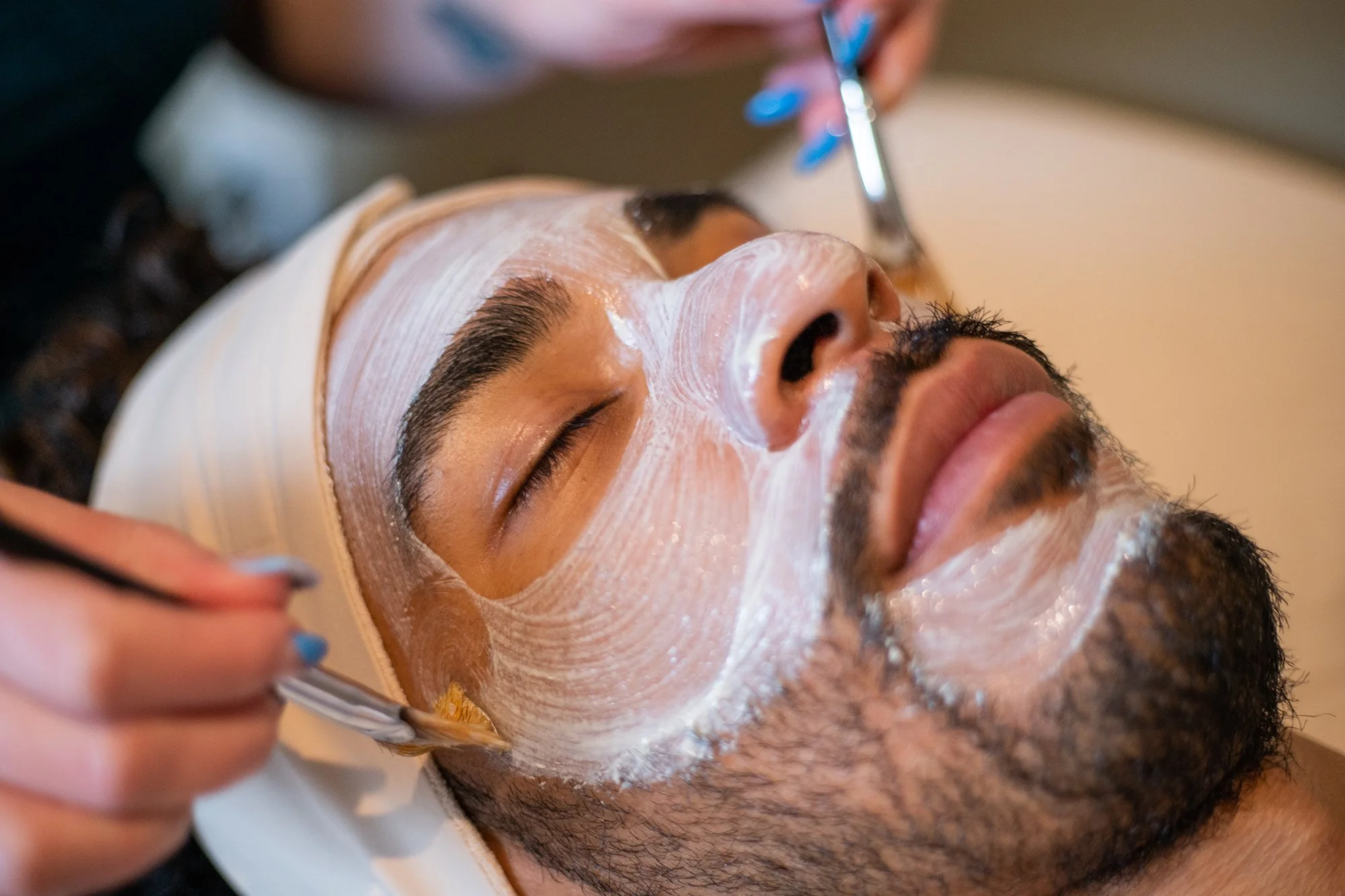How Do Gentle Men’s Facials Enhance Skin Energy and Rejuvenation?