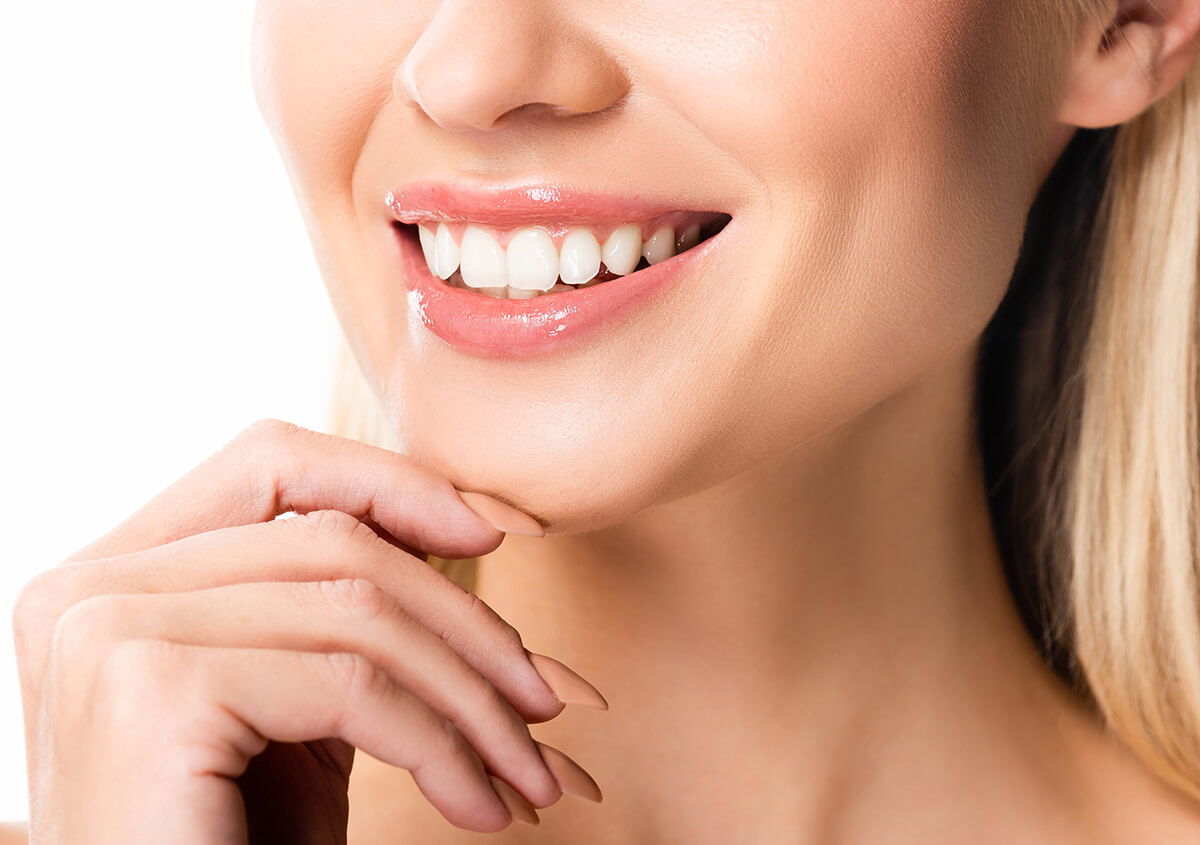 From Stains to Sparkle: How to Maintain a Whiter Smile Naturally