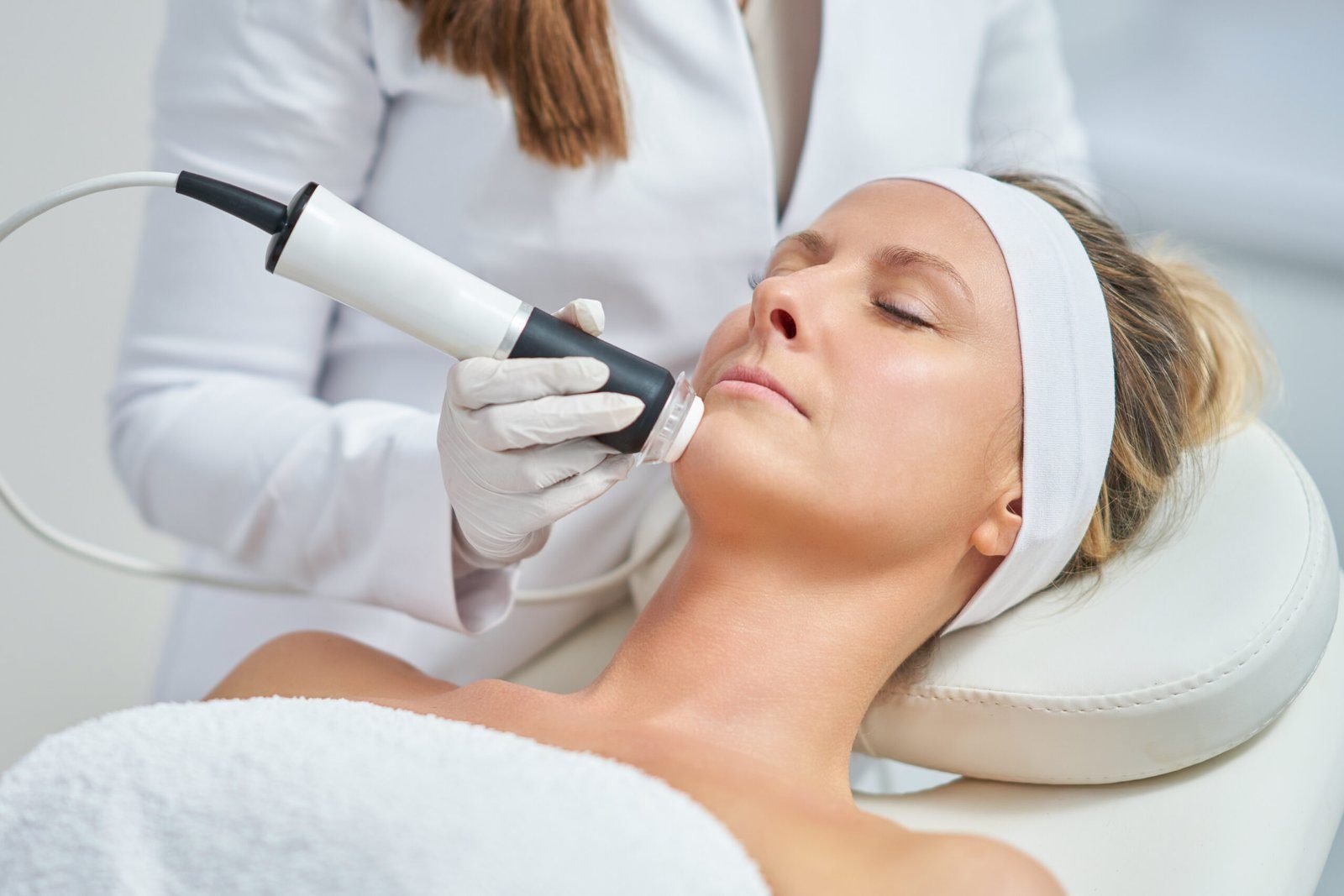 Achieve Smooth and Luminous Skin With Plasma Pen Treatment
