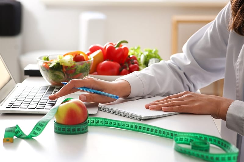 Nutritionist & Dietitian Tips to Maximize Daily Health and Energy Boost