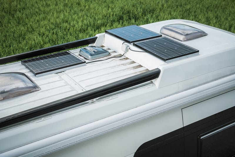 Installation de kit solaire pour vans, fourgons aménagés, utilitaires et Food truck