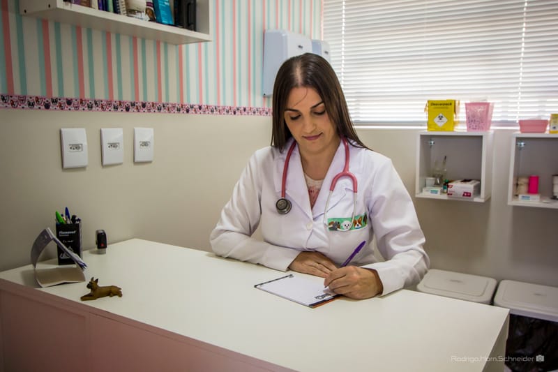 Clínica Dra. de Bicho - Dra. Caroline Castilhos 