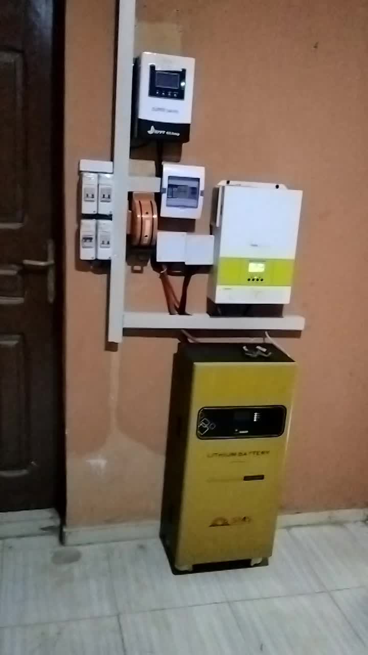 5.5kwh hybrid Inverter 7.5kwh lithium battery with 14unit of 300watt solar panels 