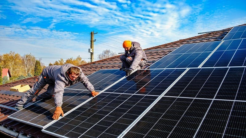 Avoid Solar Panel SCAMS with These 7 Tips