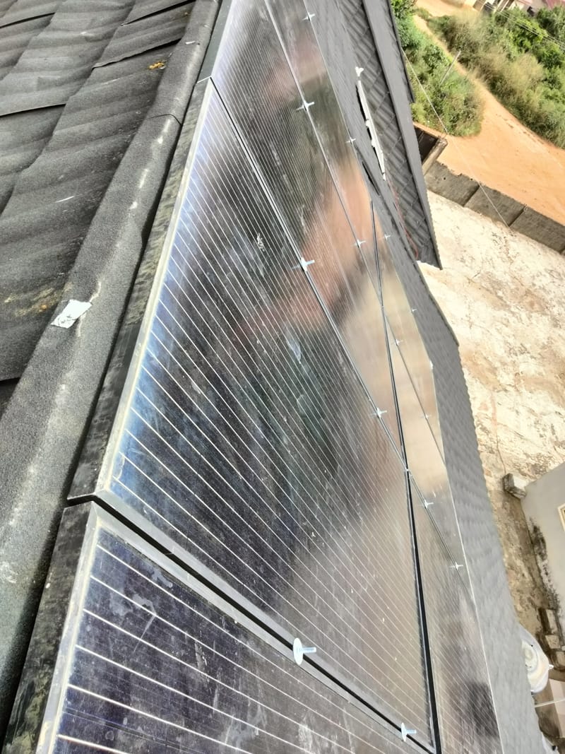 4.2kwh, 8 units of 335watt and 2units of 220A Tubular batteries
