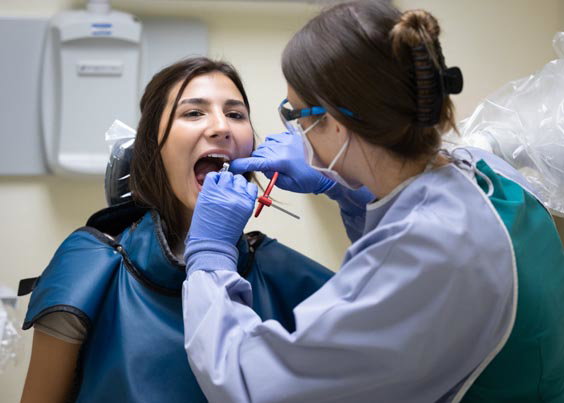 Tips from a Dental Hygienist to Stop Bad Breath Fast