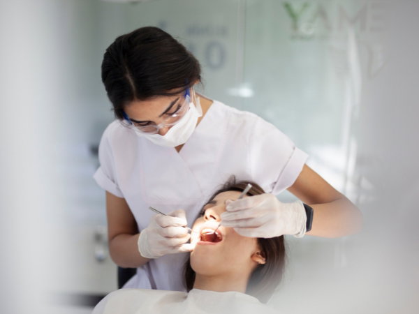 How Dental Hygienist Treats Bleeding Gums