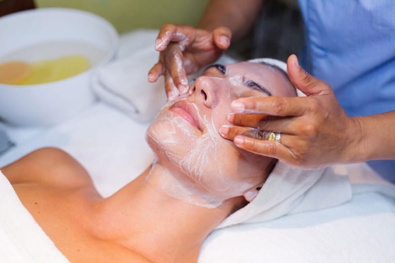 Deep Cleansing Facial and Its Role in Skincare Detox