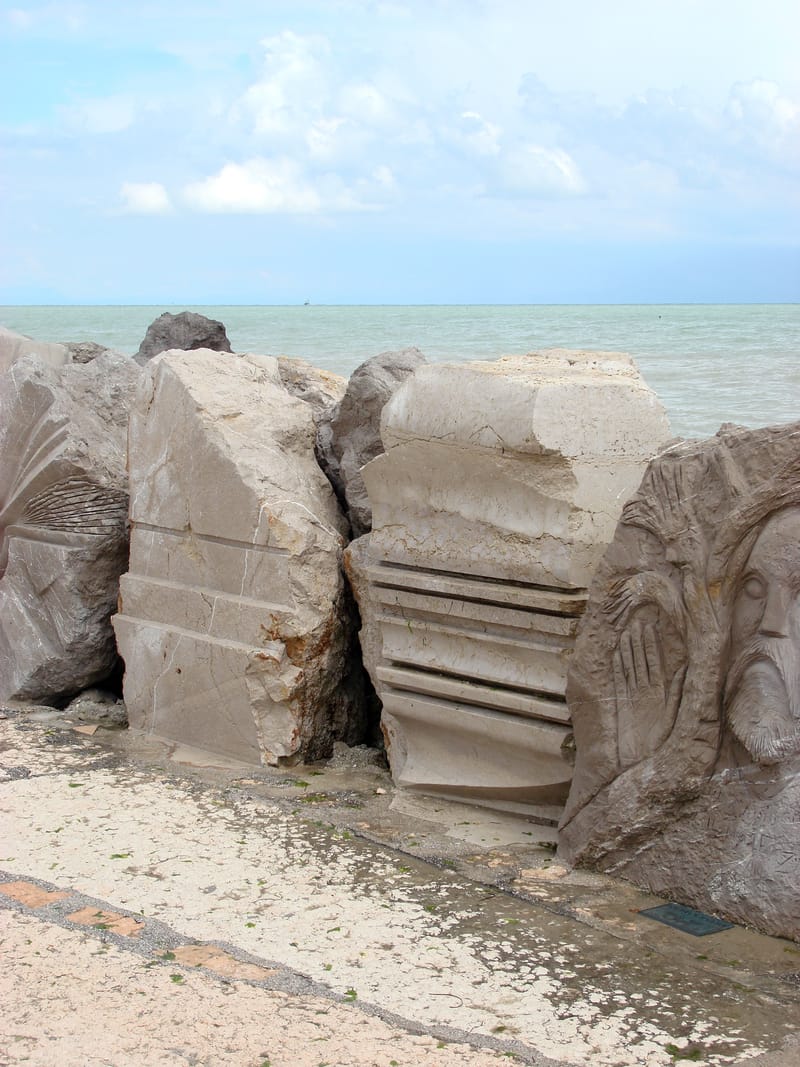 Scultura in acciaio verniciato cm 40 x 60 x 20