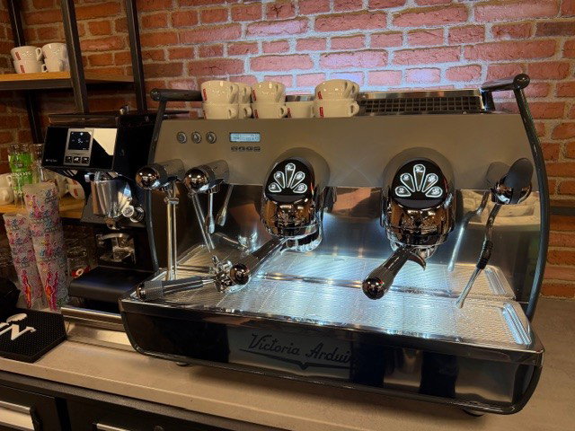 ADONIS DIGIT A L INSTITUT LYFE