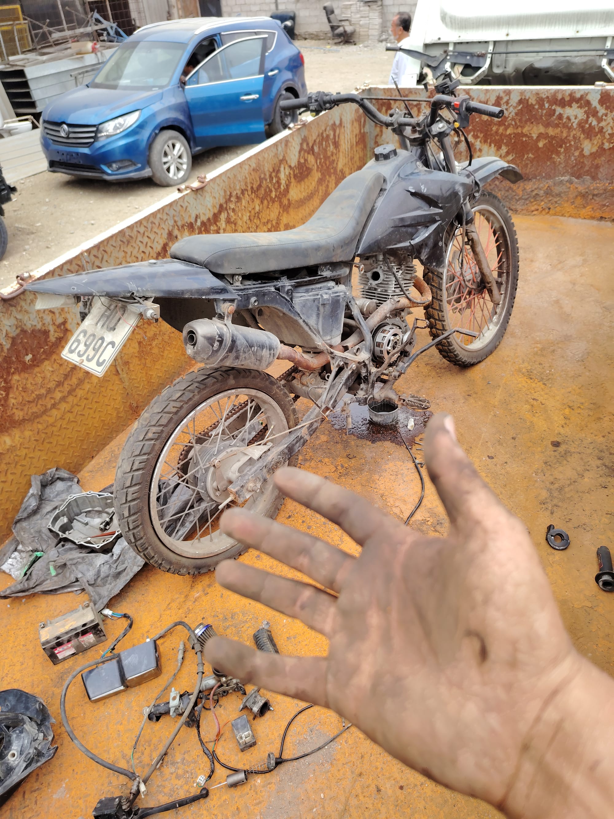 Moto sacada del patio de una aseguradora